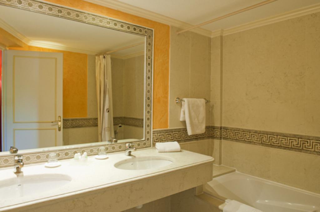 Hotel Restaurant Palais Cardinal Saint-Émilion Стая снимка
